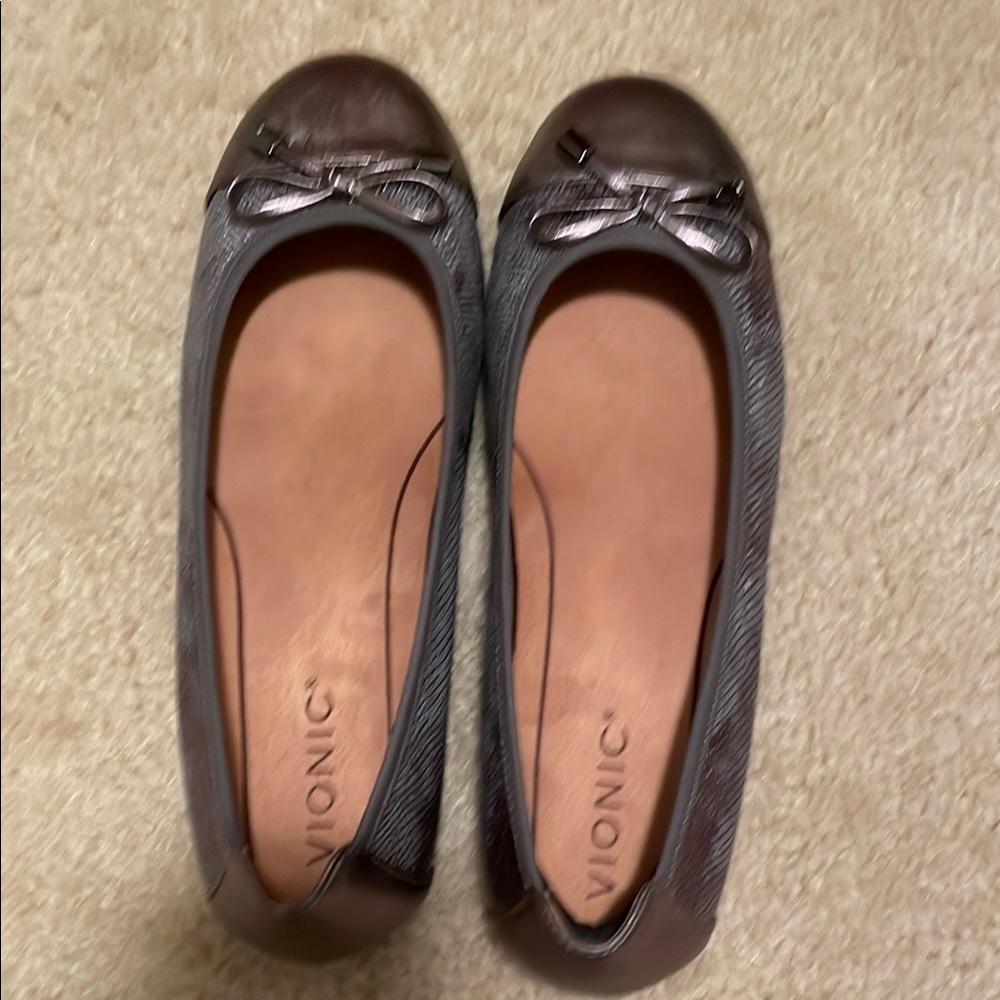 NWOB Vionic pewter pewter ballet slippers, size 8.